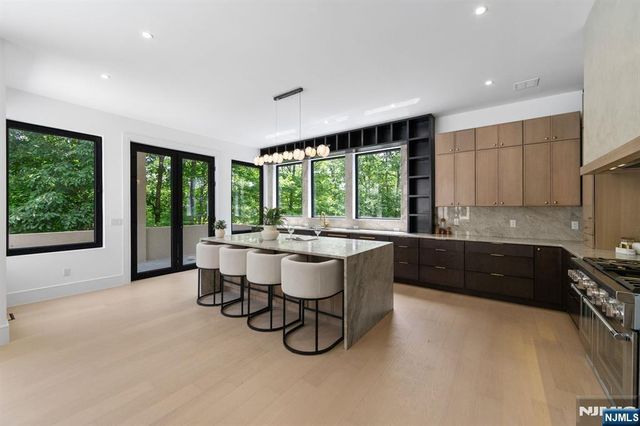 809 Shore Drive, Kinnelon Borough, NJ 07405