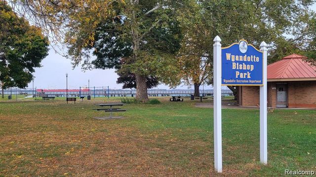 2716 VAN ALSTYNE Street Upper, Wyandotte, MI 48192