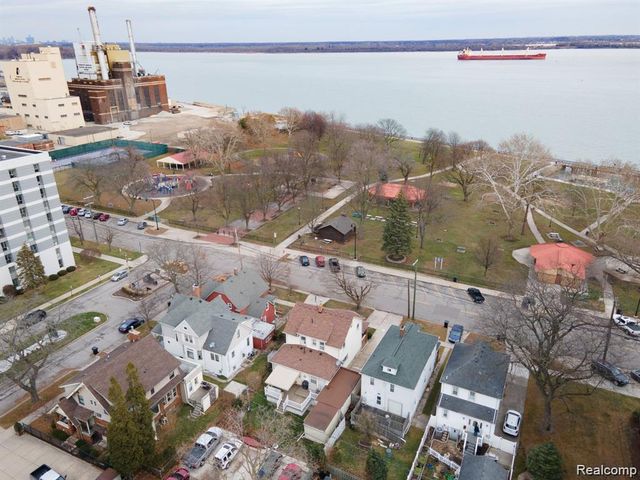 2716 VAN ALSTYNE Street Upper, Wyandotte, MI 48192