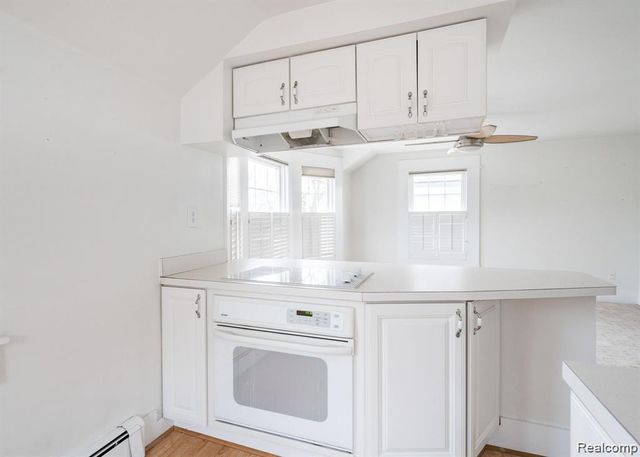 2716 VAN ALSTYNE Street Upper, Wyandotte, MI 48192
