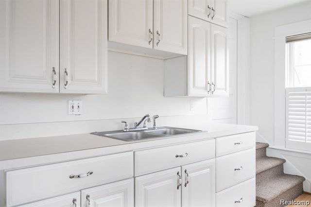 2716 VAN ALSTYNE Street Upper, Wyandotte, MI 48192