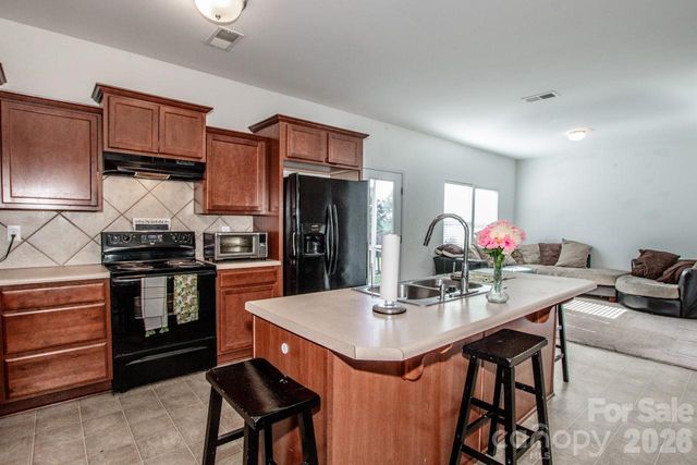 123 Kingsgate Court, Statesville, NC 28625