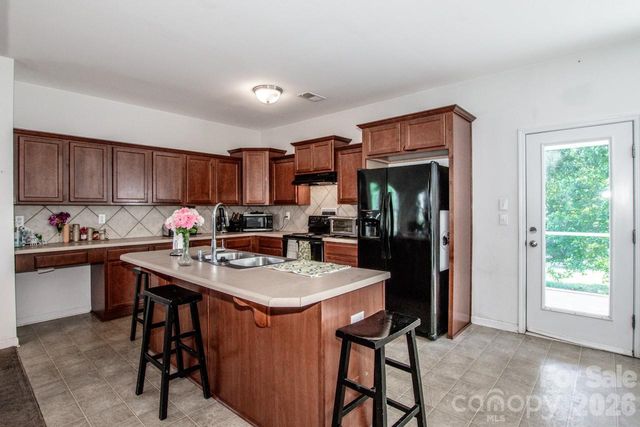 123 Kingsgate Court, Statesville, NC 28625