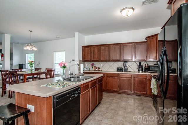 123 Kingsgate Court, Statesville, NC 28625