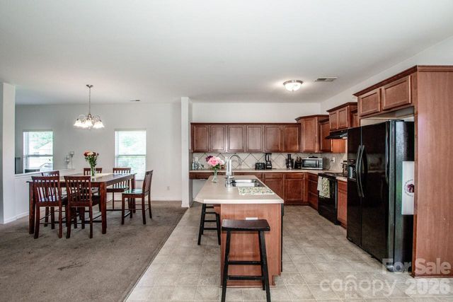 123 Kingsgate Court, Statesville, NC 28625