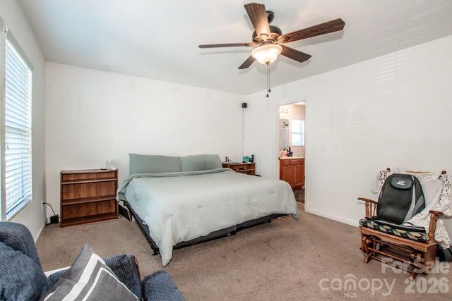 123 Kingsgate Court, Statesville, NC 28625