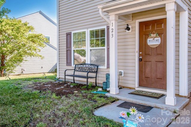 123 Kingsgate Court, Statesville, NC 28625