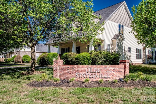 123 Kingsgate Court, Statesville, NC 28625