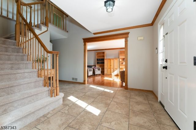5 Rea Ct, Raritan Twp., NJ 08822