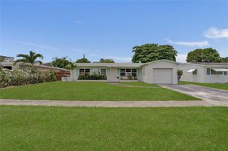 420 SW 71st Way, Pembroke Pines, FL 33023