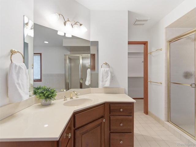 2178 Clinton View Circle, Rochester Hills, MI 48309