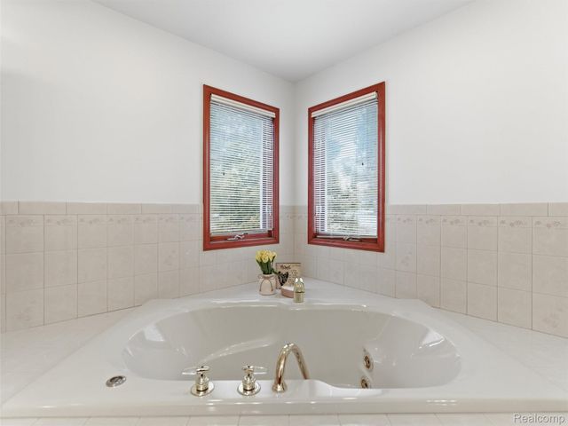 2178 Clinton View Circle, Rochester Hills, MI 48309