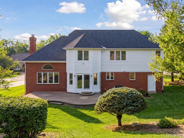 2178 Clinton View Circle, Rochester Hills, MI 48309