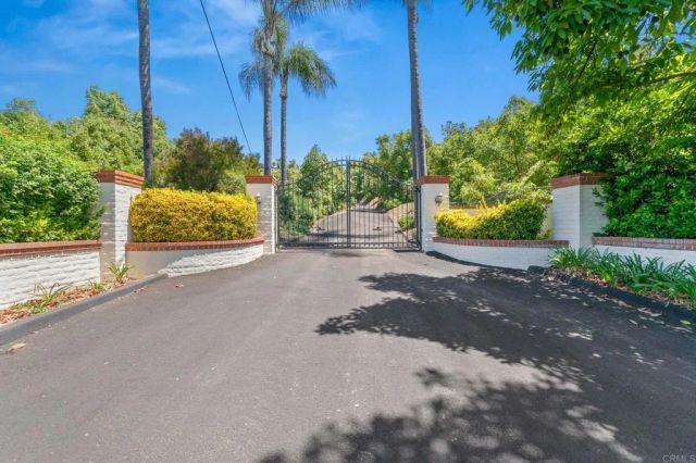 14048 San Pasqual Valley Road, Escondido, CA 92027