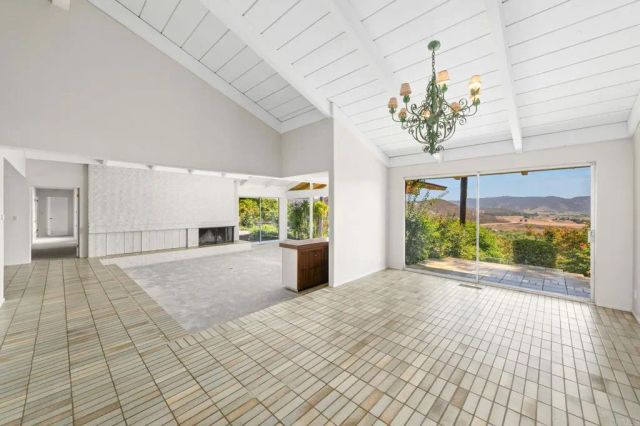 14048 San Pasqual Valley Road, Escondido, CA 92027