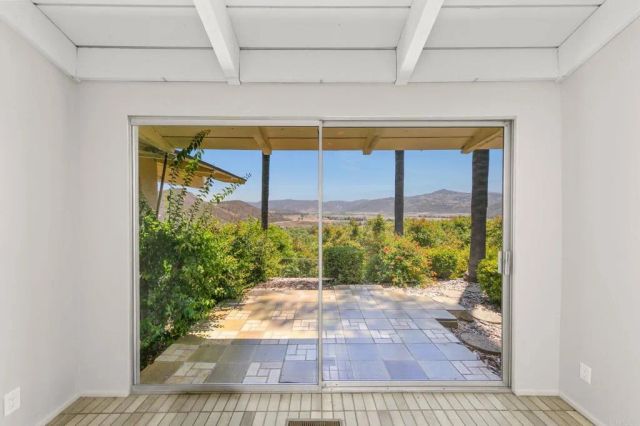 14048 San Pasqual Valley Road, Escondido, CA 92027