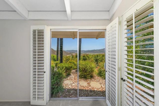 14048 San Pasqual Valley Road, Escondido, CA 92027