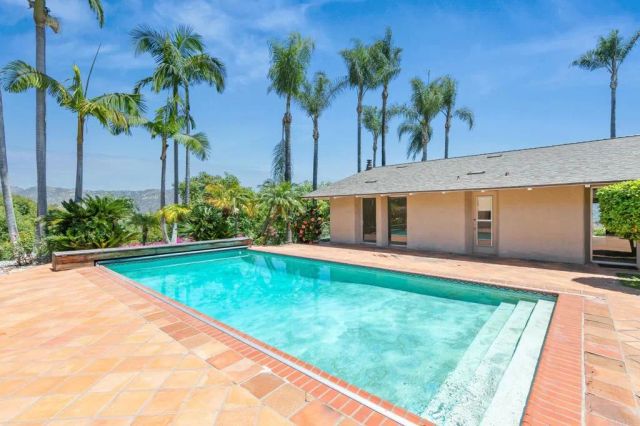 14048 San Pasqual Valley Road, Escondido, CA 92027