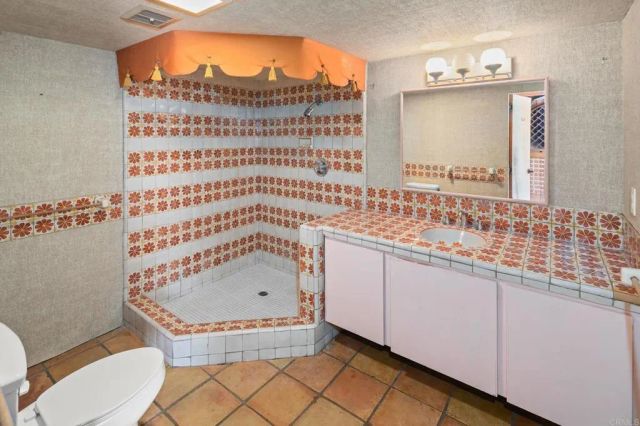 14048 San Pasqual Valley Road, Escondido, CA 92027