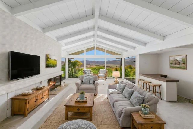 14048 San Pasqual Valley Road, Escondido, CA 92027
