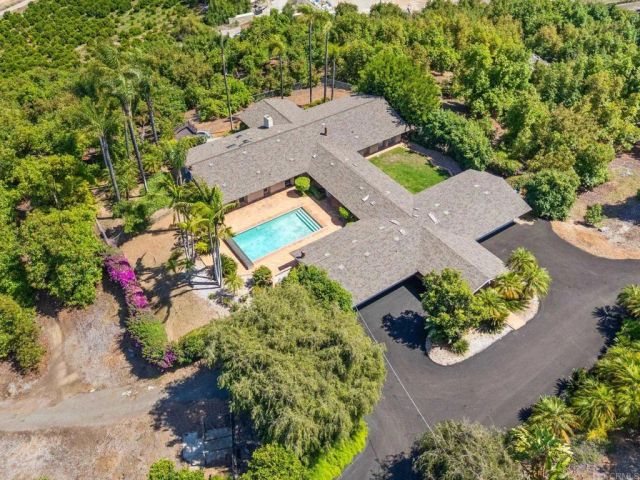14048 San Pasqual Valley Road, Escondido, CA 92027
