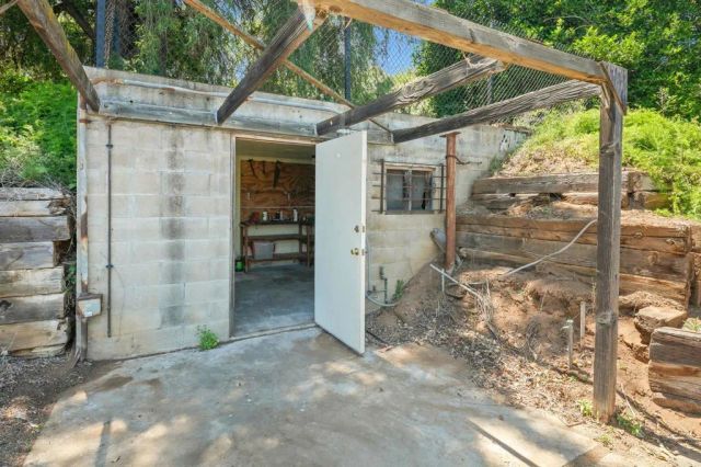 14048 San Pasqual Valley Road, Escondido, CA 92027