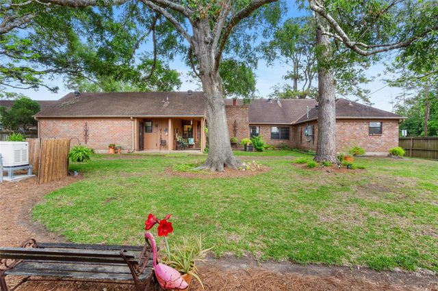 3014 Inwood Drive, Dickinson, TX 77539