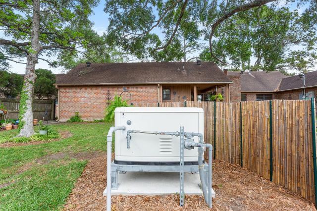 3014 Inwood Drive, Dickinson, TX 77539