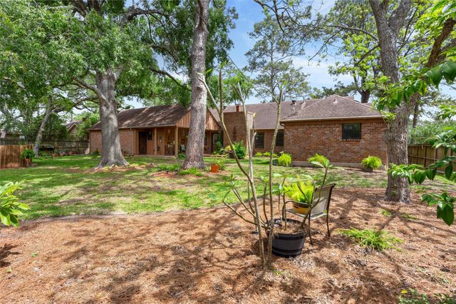 3014 Inwood Drive, Dickinson, TX 77539