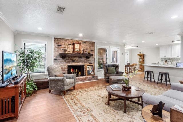 3014 Inwood Drive, Dickinson, TX 77539