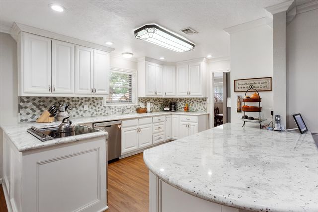 3014 Inwood Drive, Dickinson, TX 77539