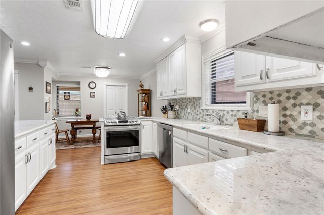 3014 Inwood Drive, Dickinson, TX 77539