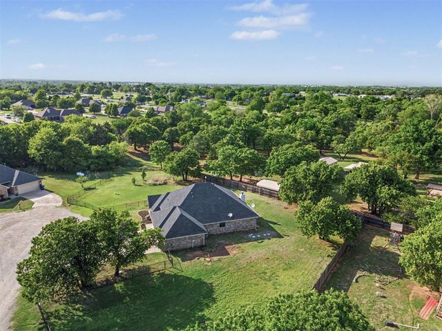8551 Three Oaks Road, Edmond, OK 73025