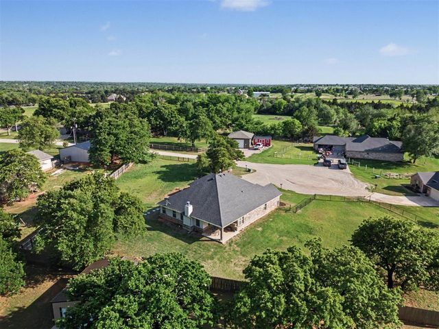 8551 Three Oaks Road, Edmond, OK 73025