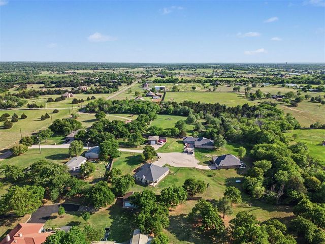 8551 Three Oaks Road, Edmond, OK 73025
