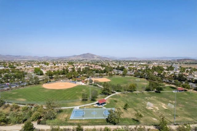 35640 Sainte Foy Street, Murrieta, CA 92563
