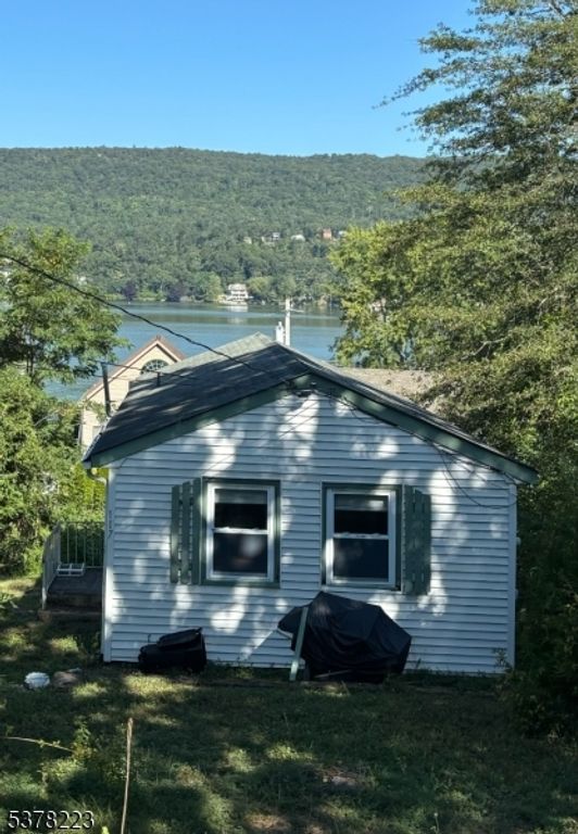 117 Lake Park Ter, West Milford Twp., NJ 07421