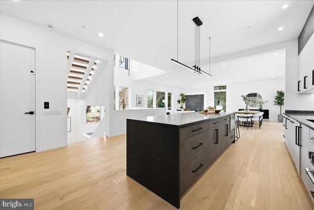 7502 NEVIS RD, Bethesda, MD 20817