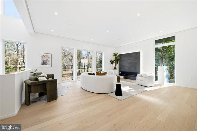 7502 NEVIS RD, Bethesda, MD 20817