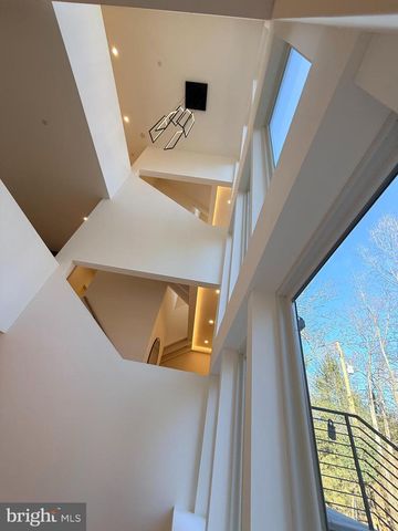 7502 NEVIS RD, Bethesda, MD 20817