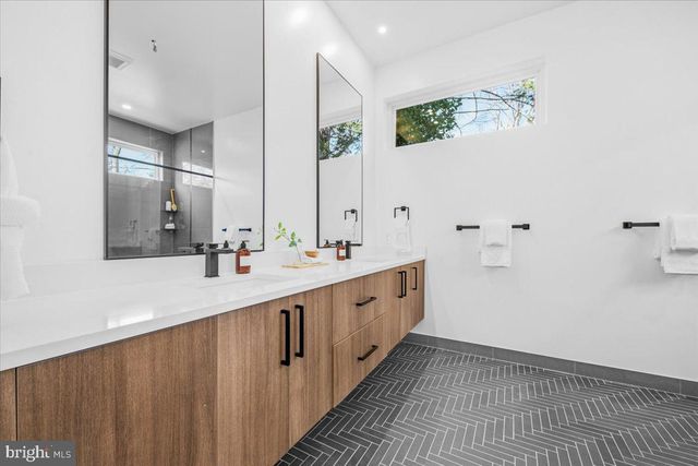 7502 NEVIS RD, Bethesda, MD 20817