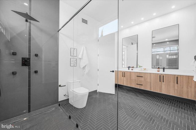 7502 NEVIS RD, Bethesda, MD 20817