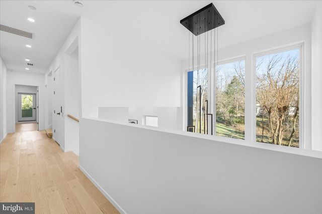 7502 NEVIS RD, Bethesda, MD 20817