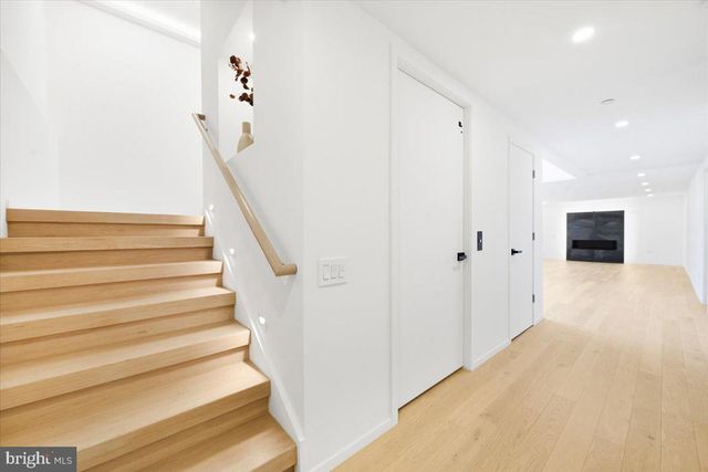 7502 NEVIS RD, Bethesda, MD 20817