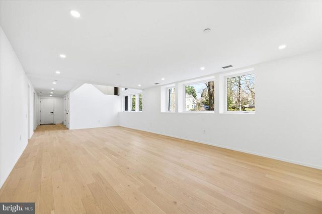 7502 NEVIS RD, Bethesda, MD 20817