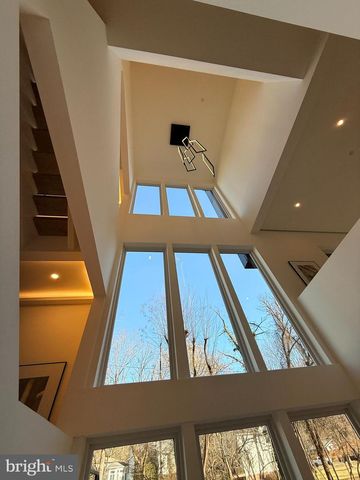 7502 NEVIS RD, Bethesda, MD 20817