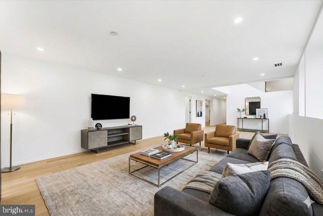 7502 NEVIS RD, Bethesda, MD 20817