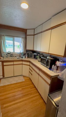 9125 Cecile Way, Sacramento, CA 95826