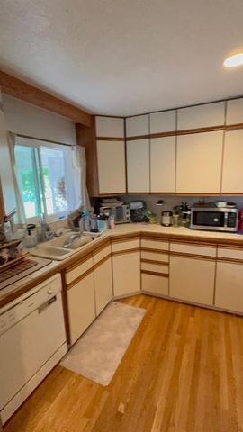 9125 Cecile Way, Sacramento, CA 95826