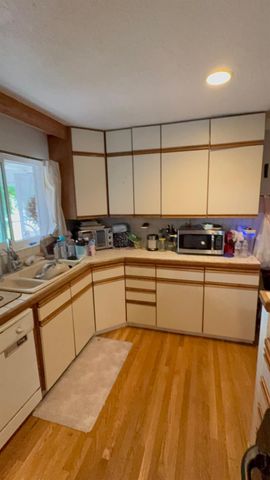 9125 Cecile Way, Sacramento, CA 95826